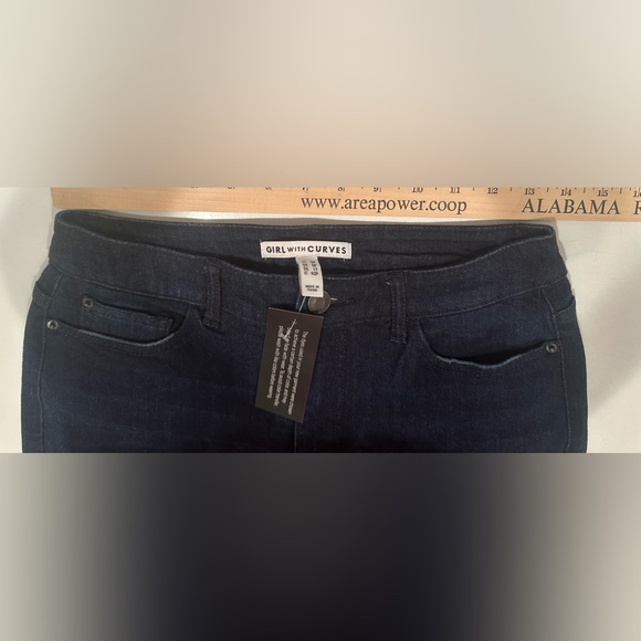 Women’s Indigo Raw Hem Jeans NWT Denim Casual Stretchy Comfy Dark Wash Sz 4P - Picture 9 of 9